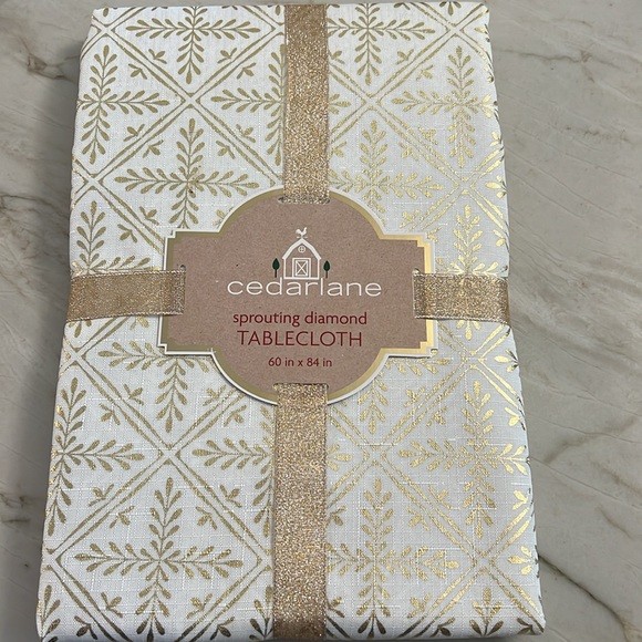 60” x 84” Metallic Tablecloth by Cedar Lane: Sprouting Diamond - Picture 5 of 7